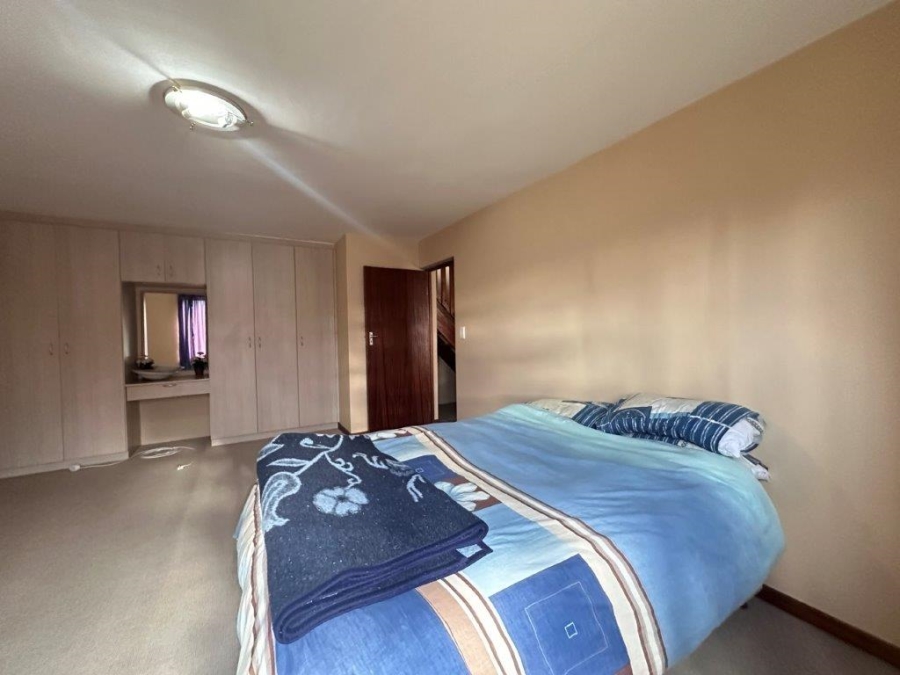 5 Bedroom Property for Sale in Stilbaai Wes Western Cape